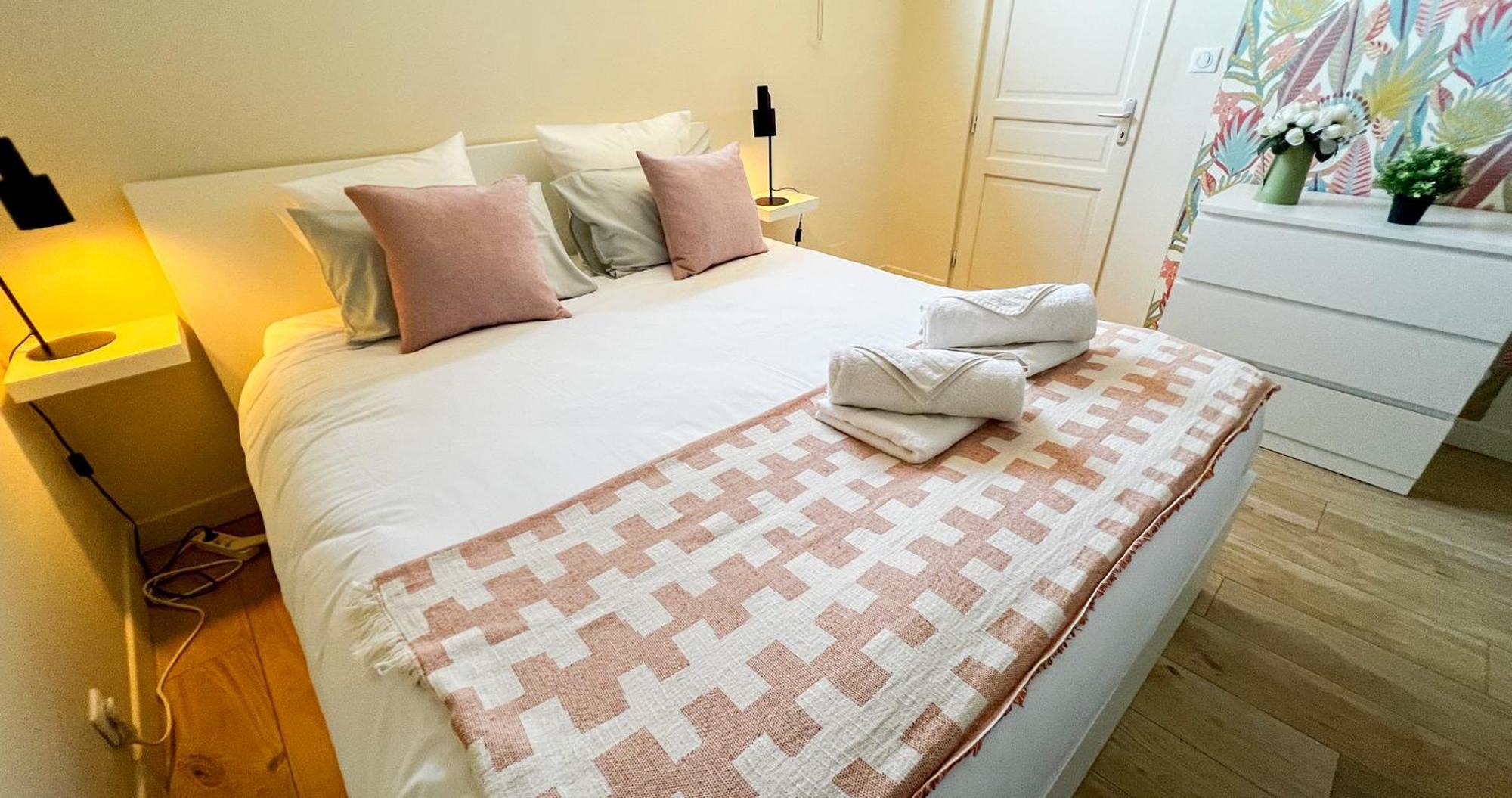 Appartamento Ac - Private Exterior - Au Pied Du Palais Des Papes! Avignone Esterno foto