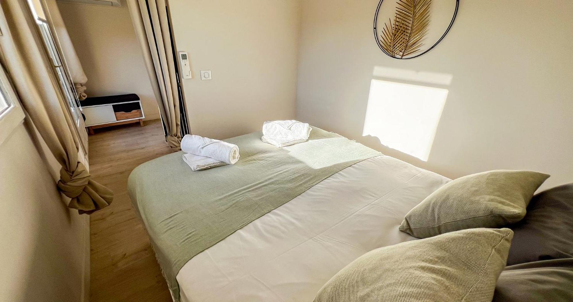 Appartamento Ac - Private Exterior - Au Pied Du Palais Des Papes! Avignone Esterno foto